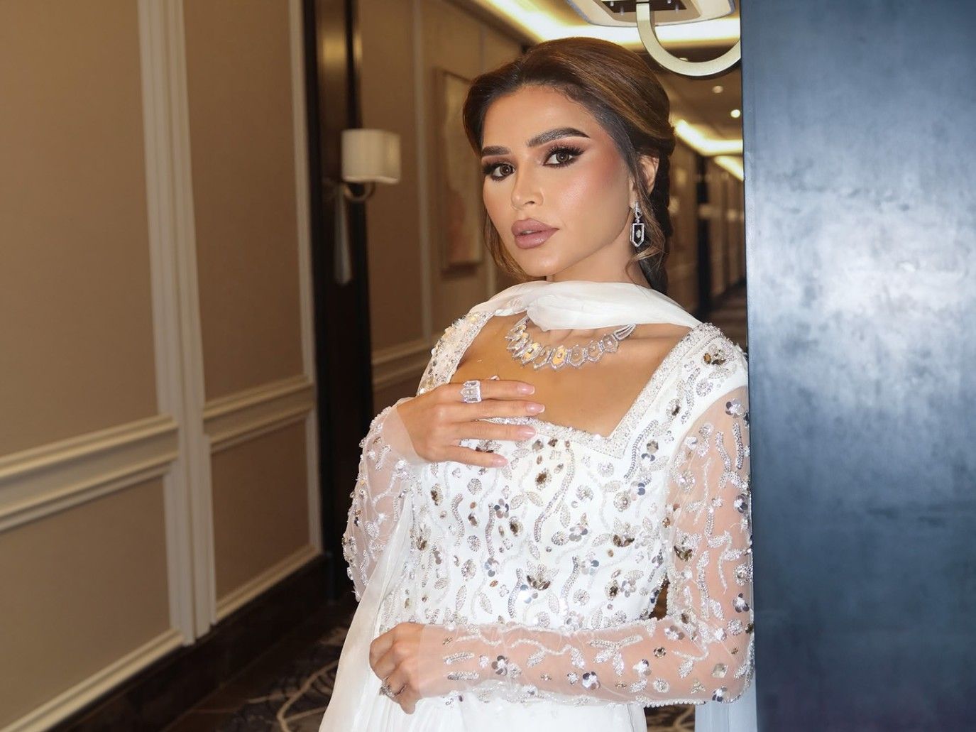 تألقي في بداية 2025 بأجمل الصيحات الجمالية من وحي مدونات الموضة