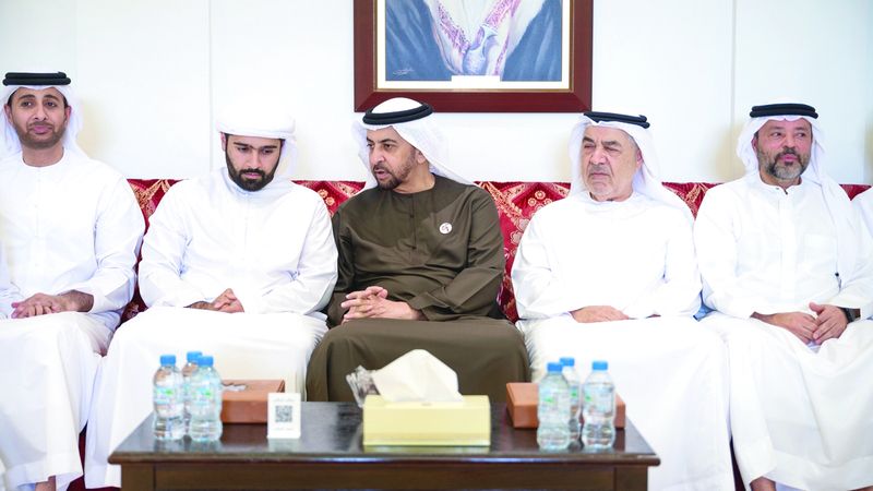 الامارات | حمدان بن زايد يقدّم واجب العزاء في وفاة السيد أحمد الهاشمي