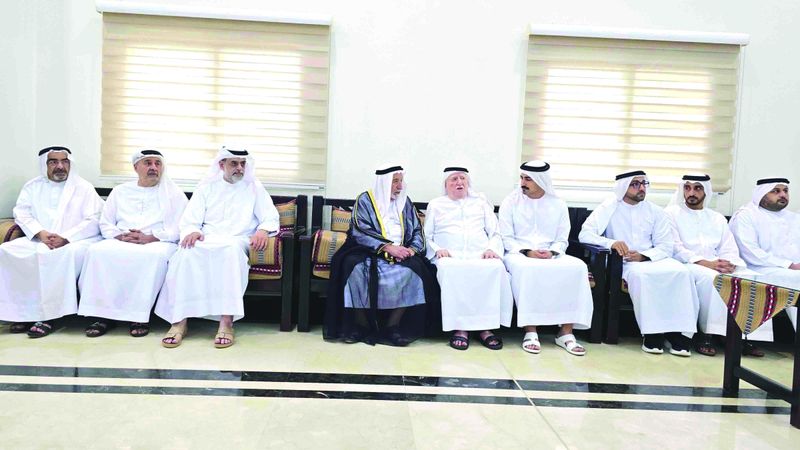 الامارات | حاكم الشارقة يقدّم واجب العزاء في وفاة الشيخ راشد بن سلطان بن خالد القاسمي