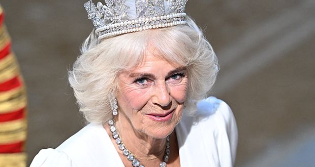 الملكة كاميلا تصدر أوامر ملكية جديدة وتكرّم فريقها الخاص