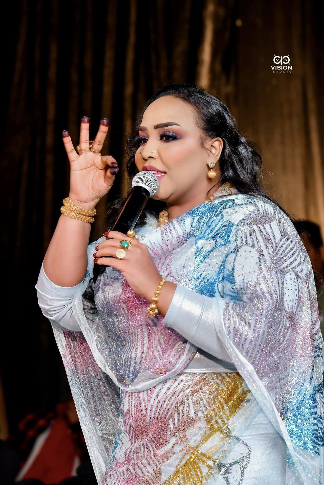 شاهد بالصور.. من مصر.. السلطانة هدى عربي تسحر متابعيها بإطلالة مبهرة وأنيقة (شغل القاهرة عنيف زي البرد حقهم)