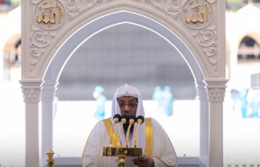 إمام الحرم: الخضوع للعادات بعيدًا عن هدى الله مبعث الانحراف