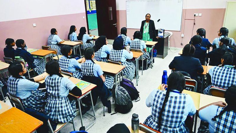 الامارات | إلزام المدارس الخاصة بالاحتفاظ بسجلات الطلبة 5 سنوات بعد التخرج