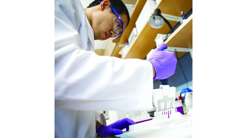 الامارات | باحثون يطورون من الماء علاجاً آمناً لتسكين الآلام