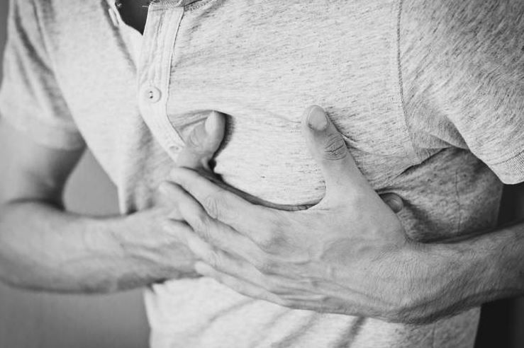 الامارات | رجل يصاب باحتشاء قلبي أثناء مساعدة ابنه في واجب منزلي
