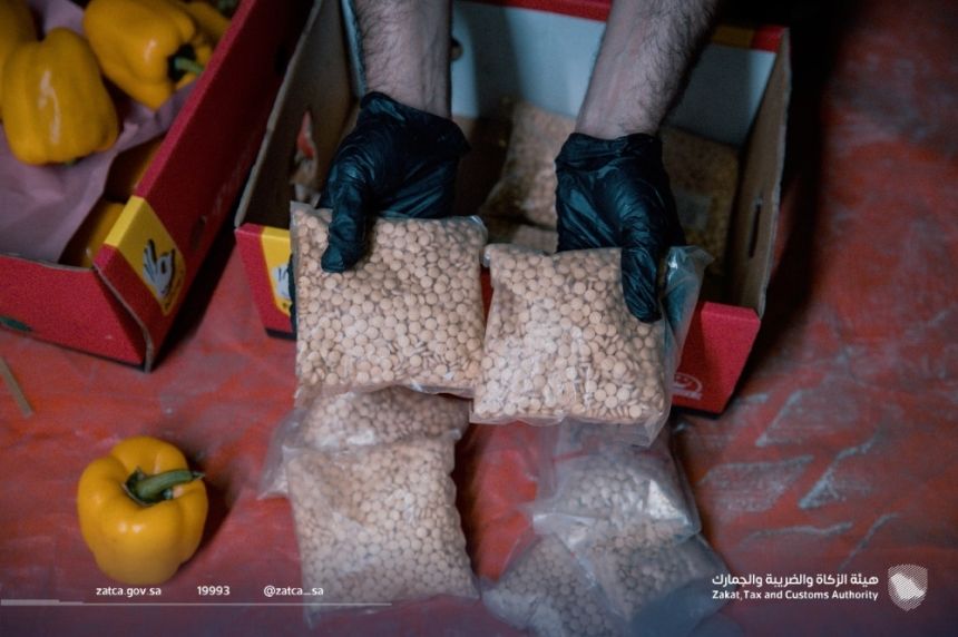 إحباط 3 محاولات لتهريب 220 ألف حبة محظورة إلى المملكة