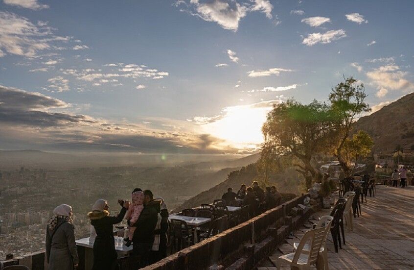 الخليج اليوم .. الجامعة العربية تعتزم إيفاد مبعوث إلى دمشق للقاء الإدارة الجديدة وممثلي الأطياف الأخرى