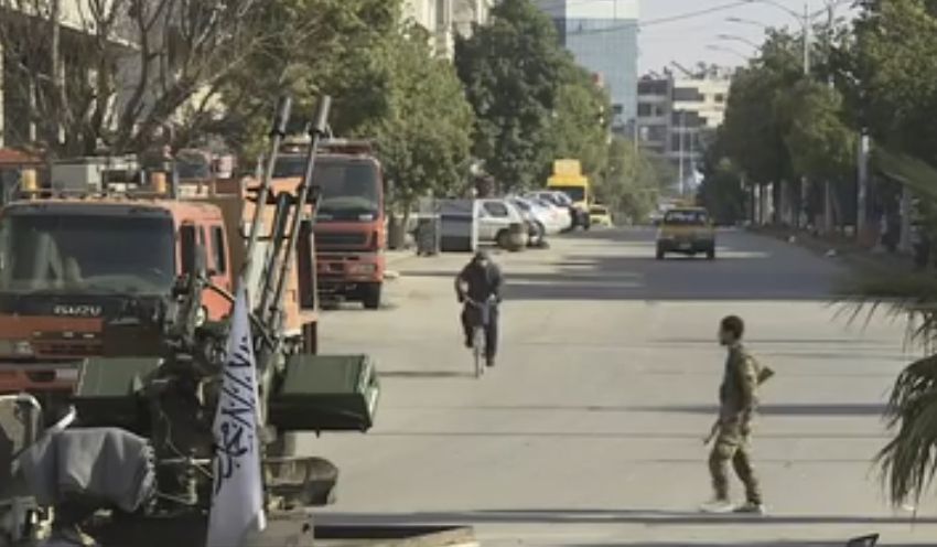 عاجل : القاء القبض على مسؤول الكاميرات في سجن صيدنايا ...لن تصدق ماذا كان بحوزته"فيديو"