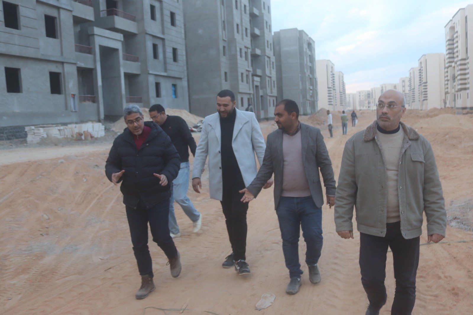 قيادات هيئة المجتمعات العمرانية تتابع المشروعات التنموية بمدينة العاشر من رمضان