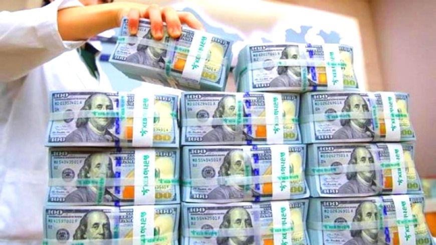 بعد طول انتظار ...وزير المالية يكشف رسمياً قرب صرف مرتبات الموظفين