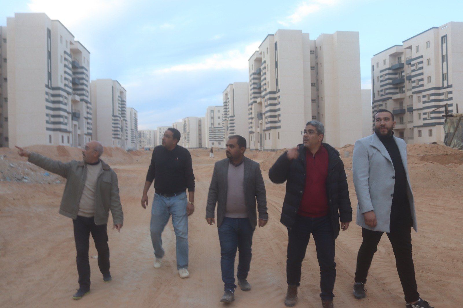 قيادات هيئة المجتمعات العمرانية تتابع المشروعات التنموية بمدينة العاشر من رمضان