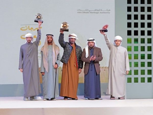 "العين للتمور" يتوج الفائزين بمزاينة النخبة