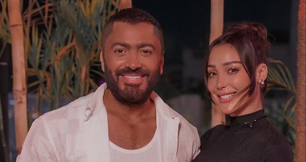 تامر حسني يكشف كواليس فيديو “ET بالعربي” وحقيقة عودته لبسمة بوسيل