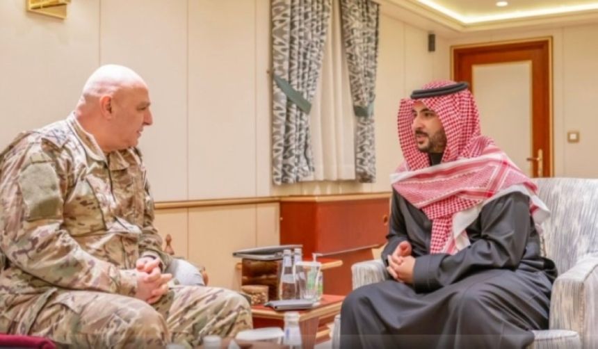 وزير الخارجية والمبعوث الأمريكي إلى لبنان يناقشان التطورات