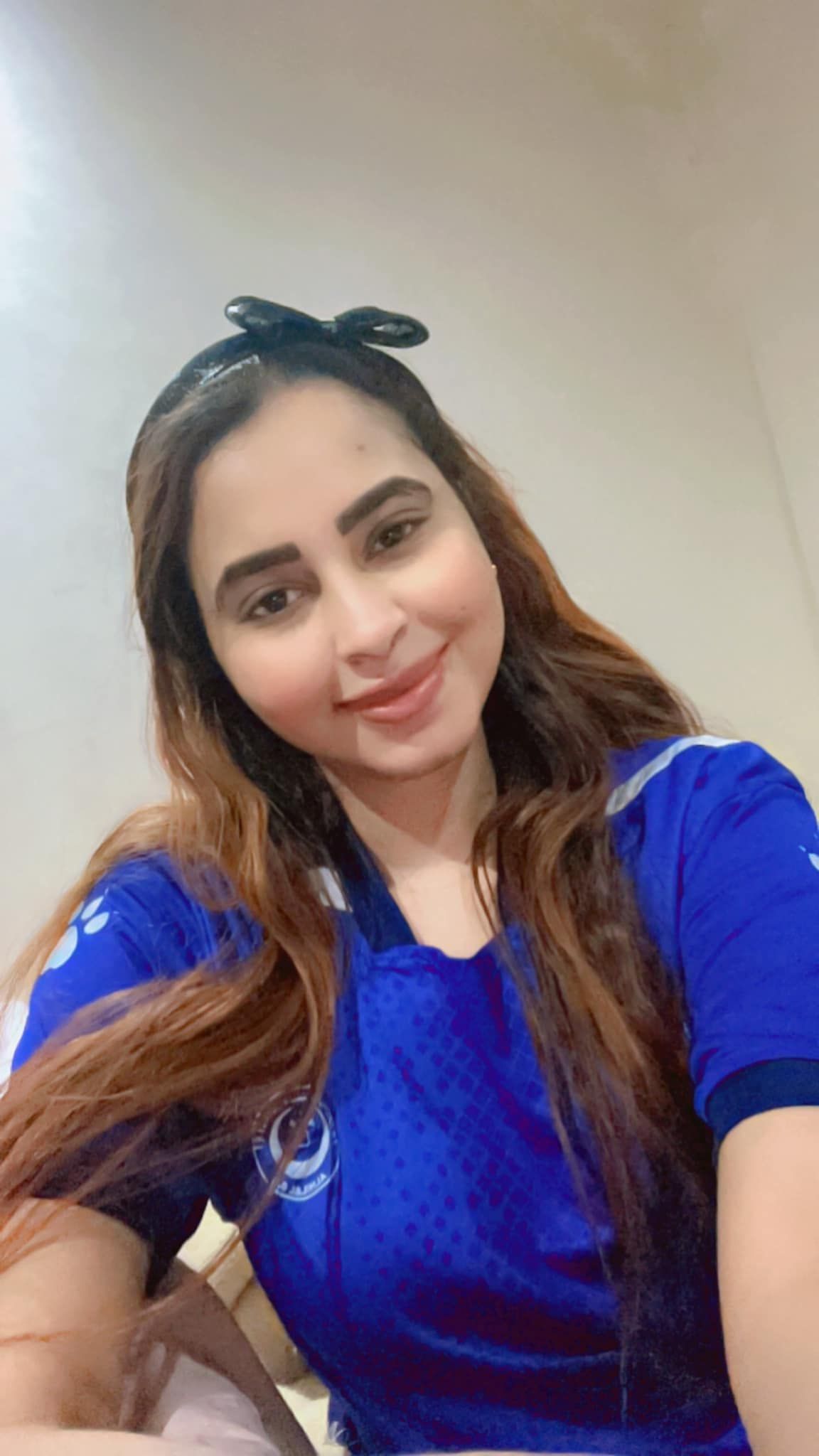 بالصورة.. مشجعة الهلال الحسناء تطالب إدارة ناديها بخطف “جوهرة” المريخ (اقلعو قلع وجيبو الهلال)