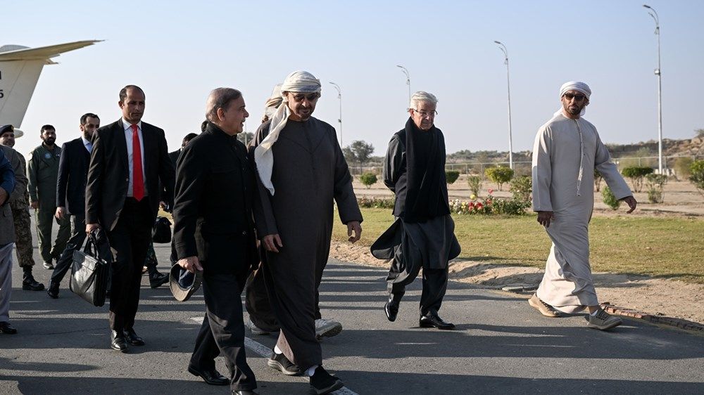 رئيس الدولة يلتقي رئيس وزراء باكستان