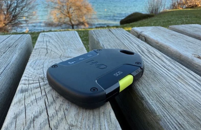 تكنولوجيا: HMD OffGrid: جهاز إنقاذ عبر الأقمار الصناعية بحجم صغير #CES2025