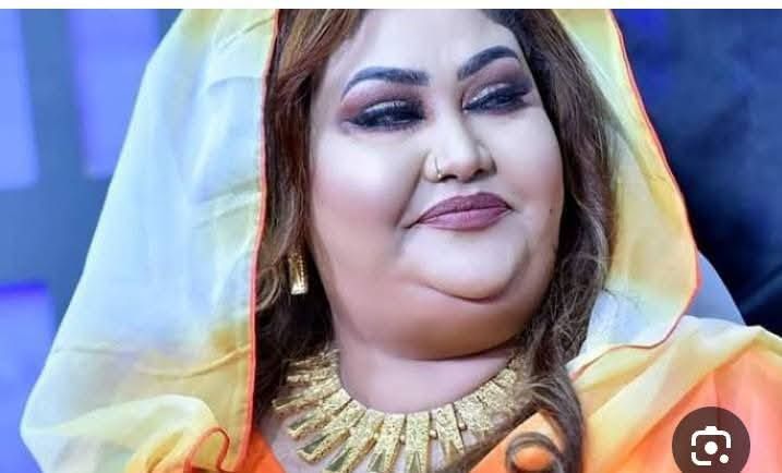 شاهد بالصور.. بعد أن فقدت الكثير من وزنها وأصبحت نحيفة.. الفنانة عوضية عذاب تبهر المتابعين وتتحول إلى حسناء فائقة الجمال وساخرون: (سبحان من حول الكومر برادو)