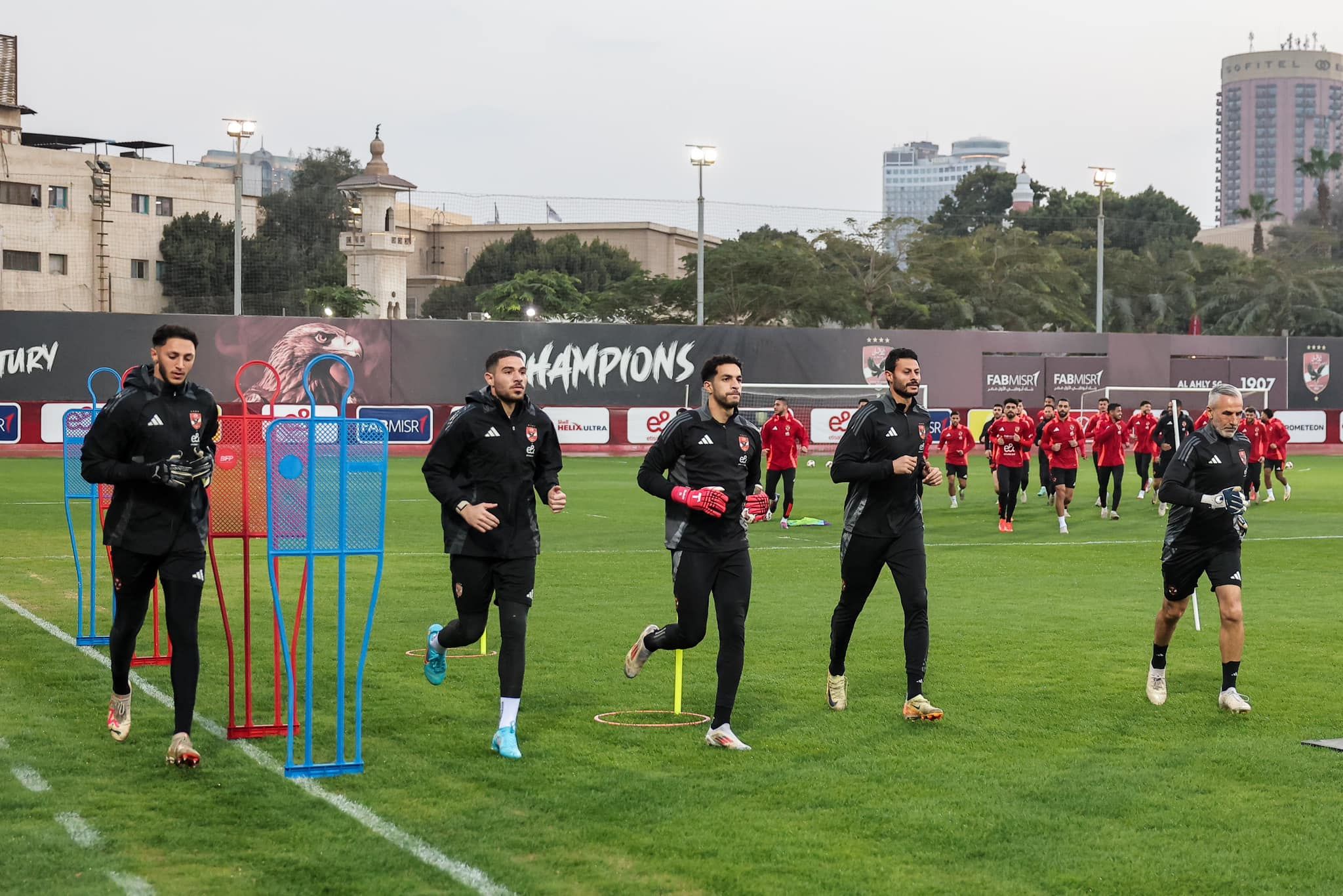الأهلى يختتم تحضيراته لمباراة سموحة.. بمشاركة معلول وهانى وتأهيل فؤاد "صور"