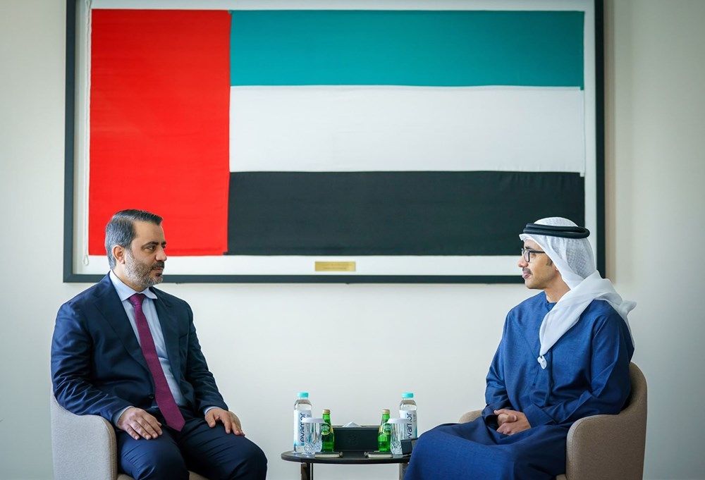 عبدالله بن زايد يستقبل وزير الخارجية في الحكومة السورية الانتقالية