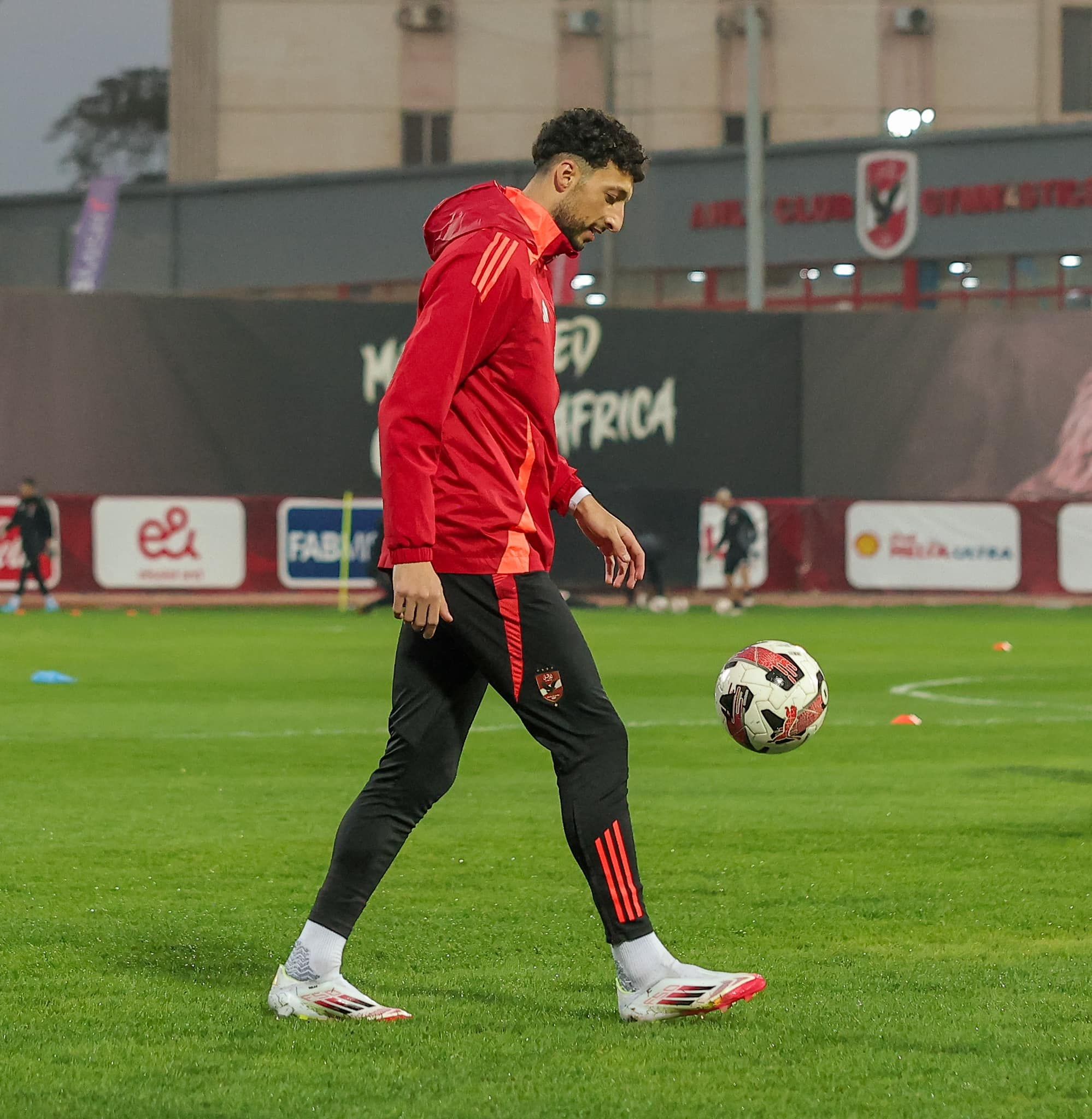 الأهلى يختتم تحضيراته لمباراة سموحة.. بمشاركة معلول وهانى وتأهيل فؤاد "صور"