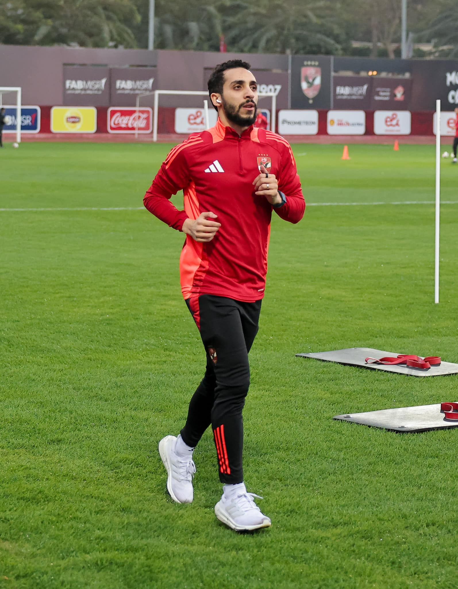 الأهلى يختتم تحضيراته لمباراة سموحة.. بمشاركة معلول وهانى وتأهيل فؤاد "صور"