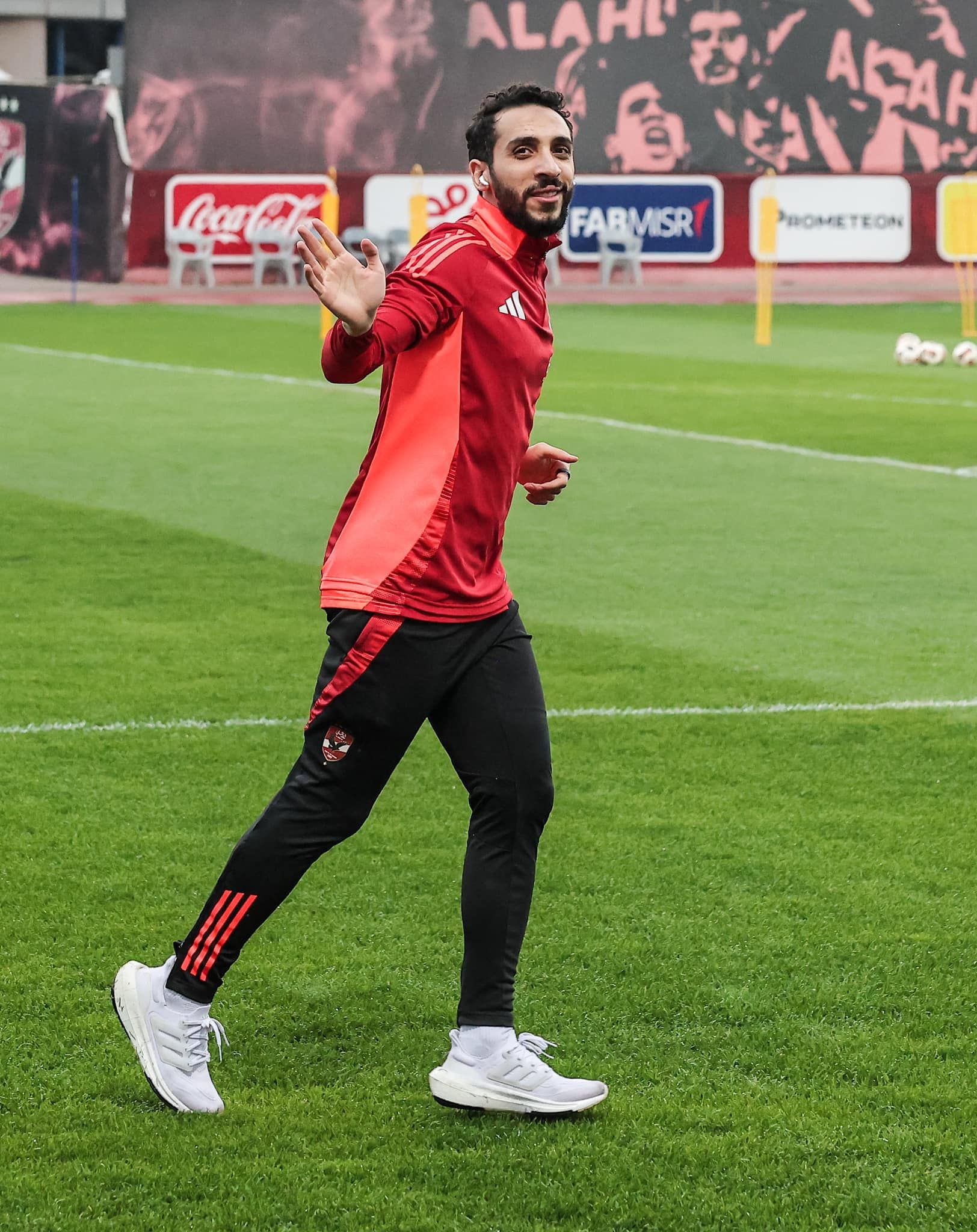 الأهلى يختتم تحضيراته لمباراة سموحة.. بمشاركة معلول وهانى وتأهيل فؤاد "صور"