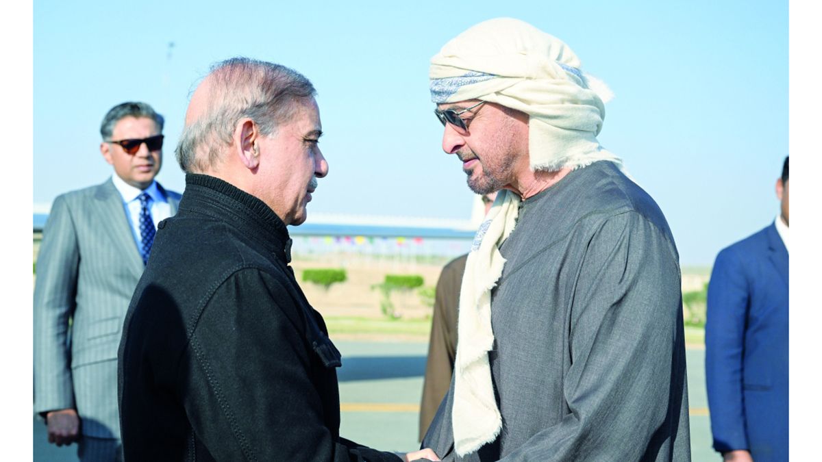 الامارات | رئيس الدولة ورئيس وزراء باكستان يبحثان التعاون والتطورات الإقليمية والدولية