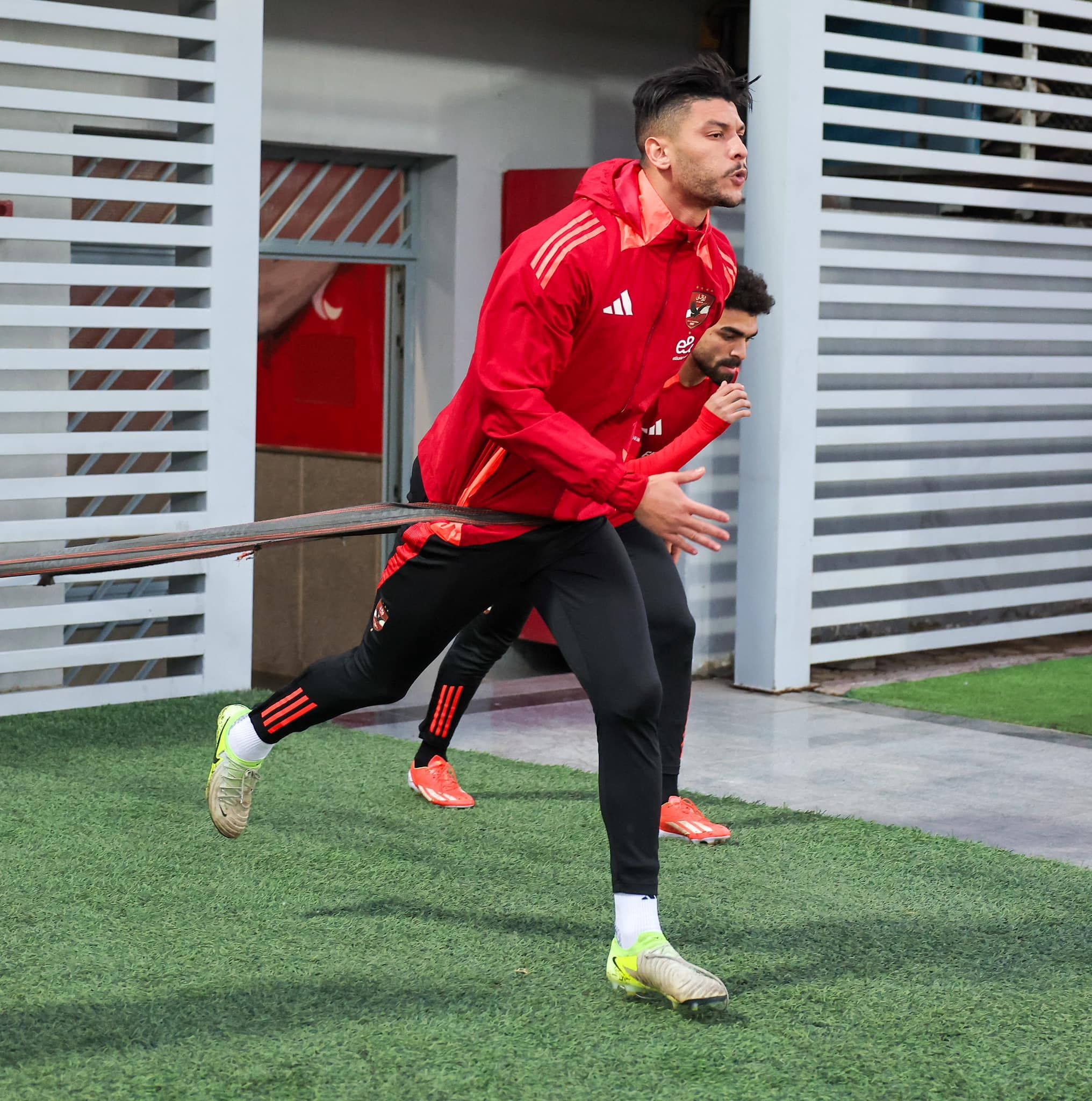 الأهلى يختتم تحضيراته لمباراة سموحة.. بمشاركة معلول وهانى وتأهيل فؤاد "صور"