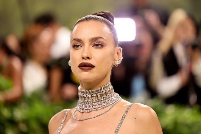 إيرينا شايك في يوم ميلادها.. أسلوبها الجمالي جعلها ملهمة للنساء حول العالم