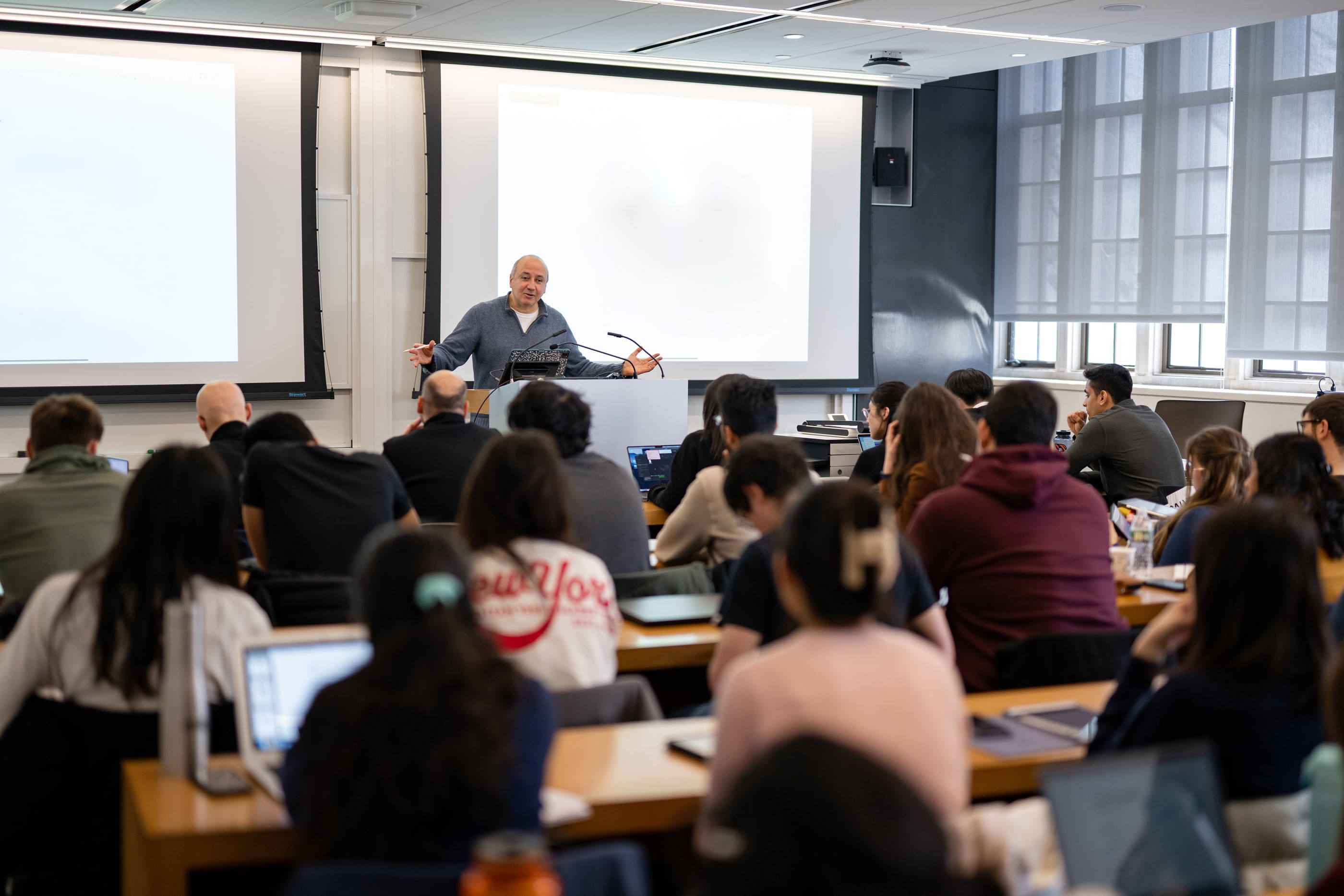 الامارات | الفائز بـ"نوابغ العرب" عن فئة الاقتصاد: الجائزة توفر نماذج تُحتذى للشباب في المنطقة