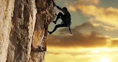 طالع الأبراج: 3 أبراج بتحول التحديات لفرص.. برج الحمل واثق من قدراته والأسد لا يستسلم