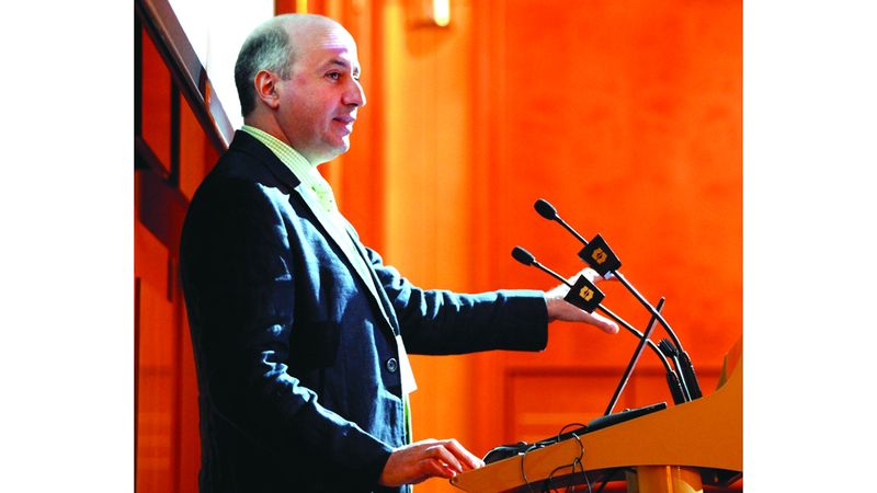 الامارات | الفائز بـ «نوابغ العرب» عن فئة الاقتصاد: الجائزة تُذكّر بالإرث العلمي والفني للعالم العربي