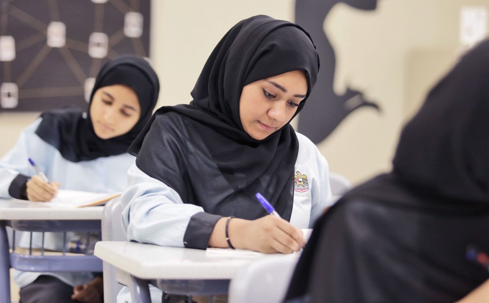 الامارات | "التربية والتعليم" تعلن عن البرنامج الزمني الخاص بإعلان نتائج الفصل الدراسي الأول للعام الأكاديمي