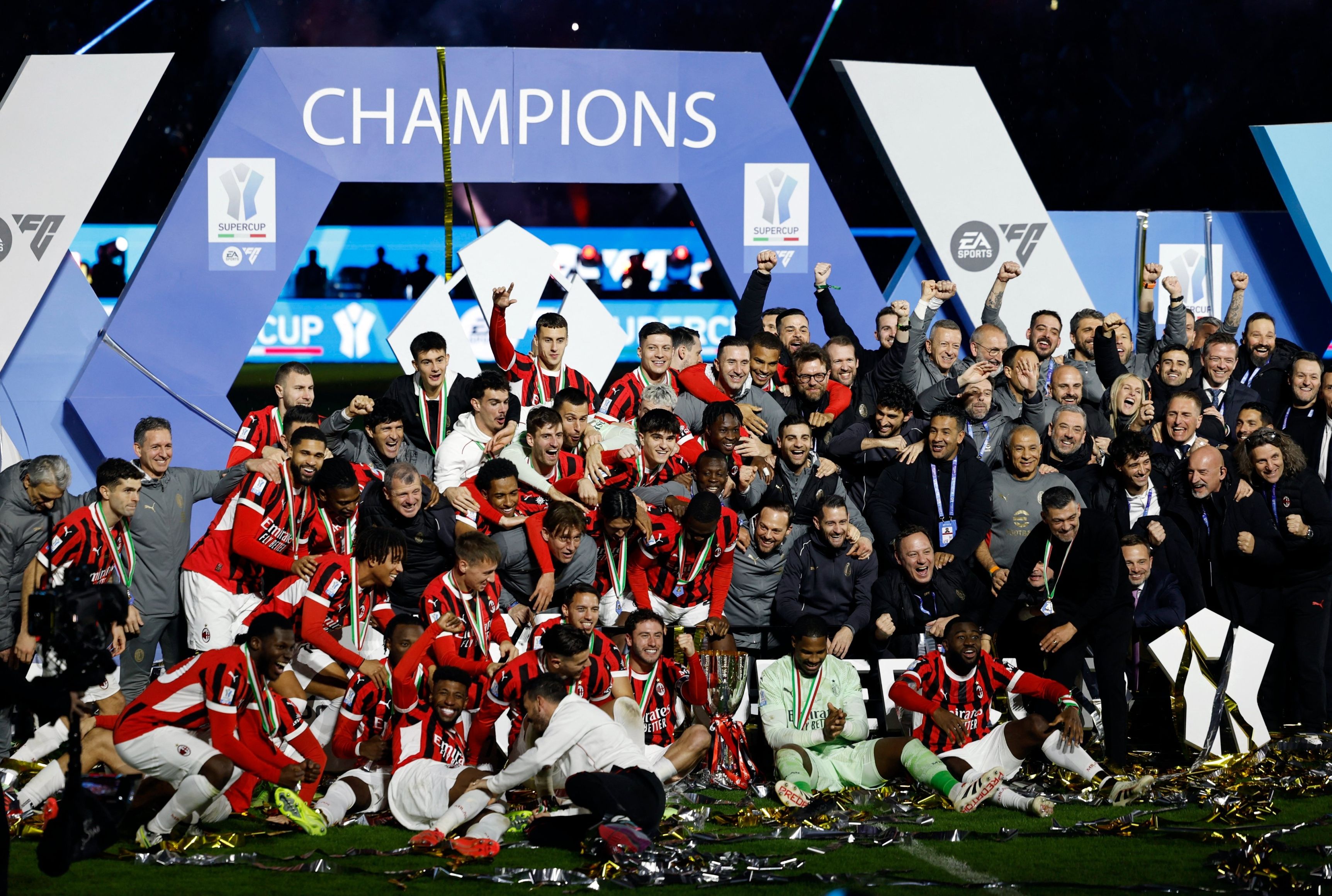 الامارات | بعد "ريمونتادا" تاريخية.. ميلان ينتزع السوبر الإيطالي من "الأفاعي"