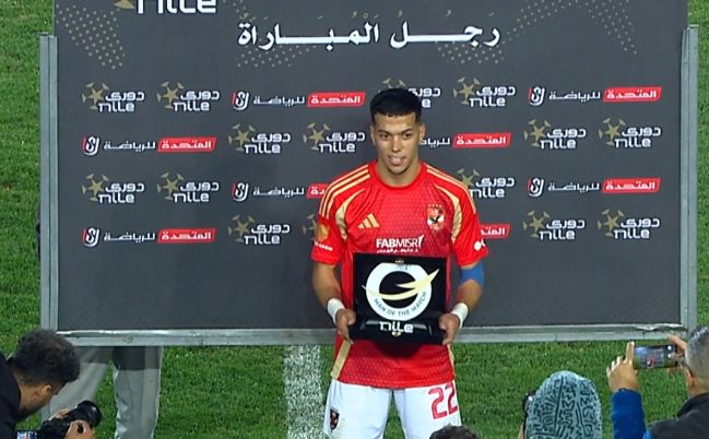 إمام عاشور أفضل لاعب في مباراة الأهلي وسموحة