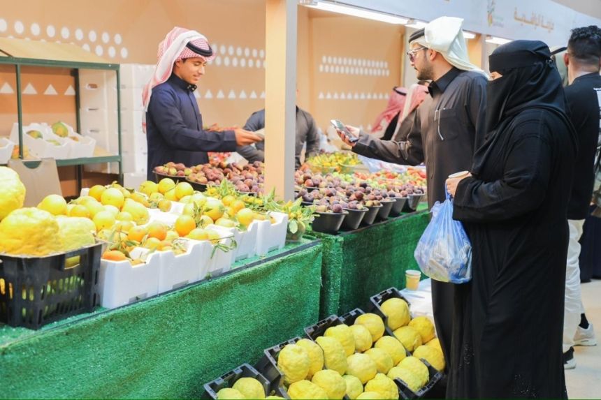 صور| 20 صنفًا من أجود الأنواع تُزيّن مهرجان الحريق للحمضيات