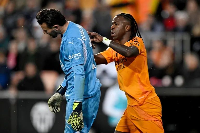 الامارات | إيقاف لاعب ريال مدريد فينيسيوس جونيور