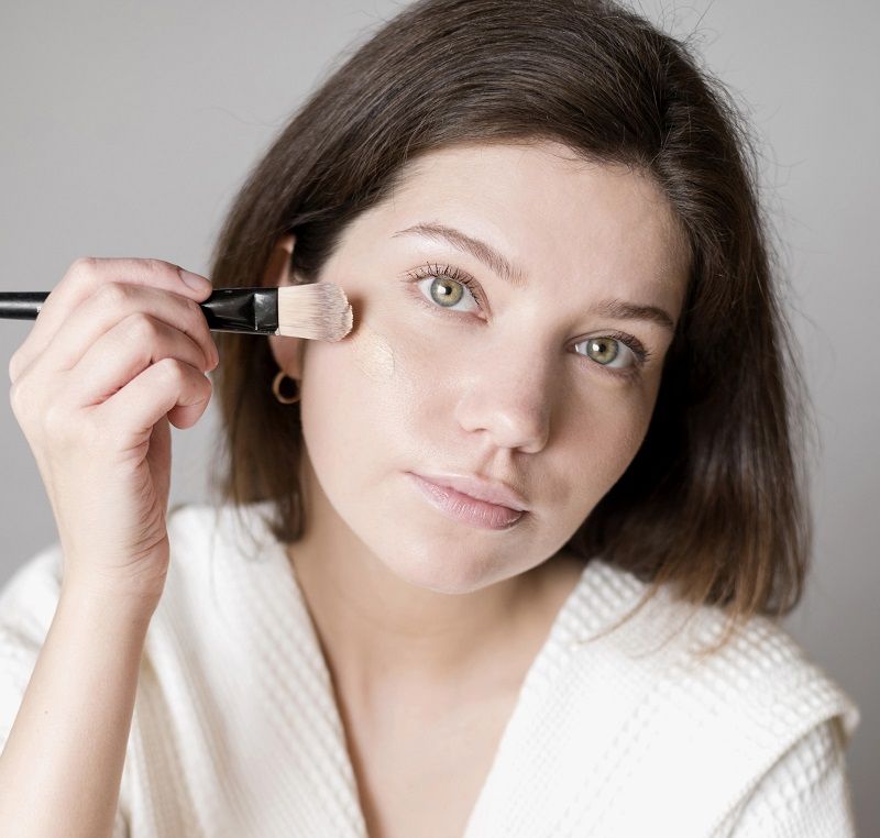 ما هو بديل الكونسيلر في المكياج لتغطية العيوب وإضاءة البشرة؟