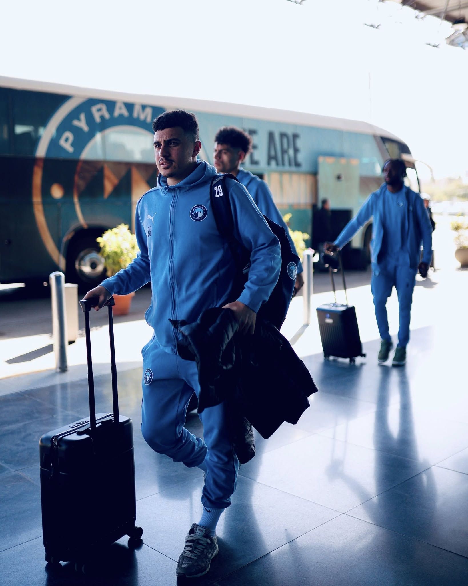 بعثة بيراميدز تتوجه إلى انجولا لمواجهة ساجرادا بدوري الأبطال.. صور