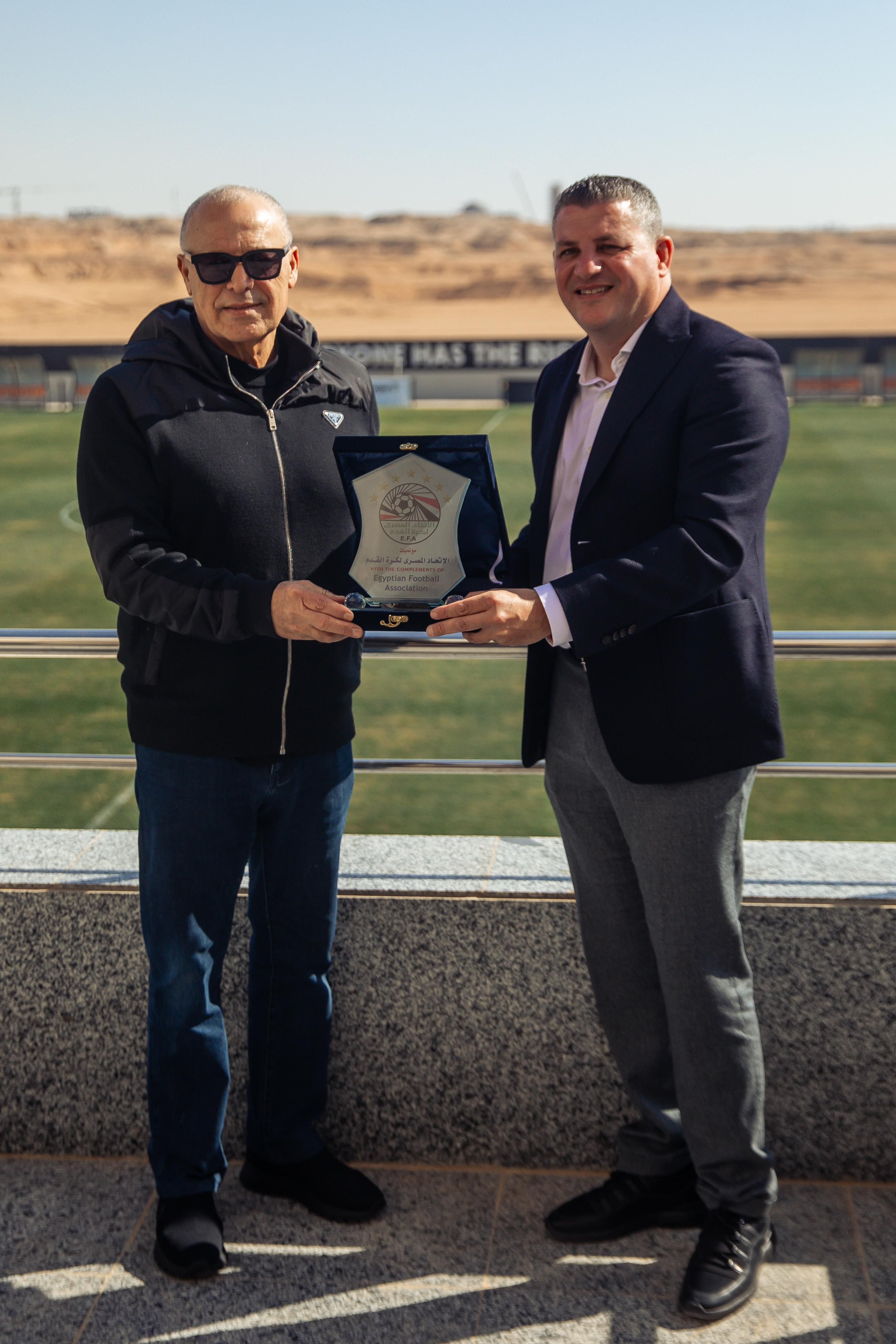 أبو ريدة يزور مسار لتقديم التهنئة بعد الفوز ببرونزية دوري أبطال أفريقيا للسيدات