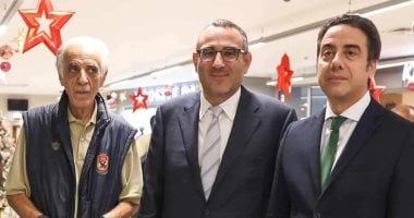 سفير مصر في كوت ديفوار يستقبل بعثة الأهلي قبل مواجهة استاد أبيدجان