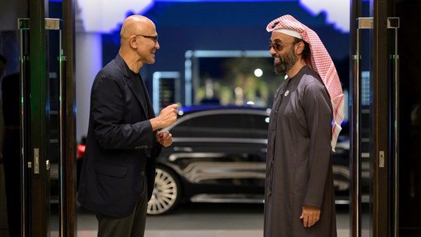 طحنون بن زايد يلتقي ساتيا ناديلا الرئيس التنفيذي لشركة مايكروسوفت