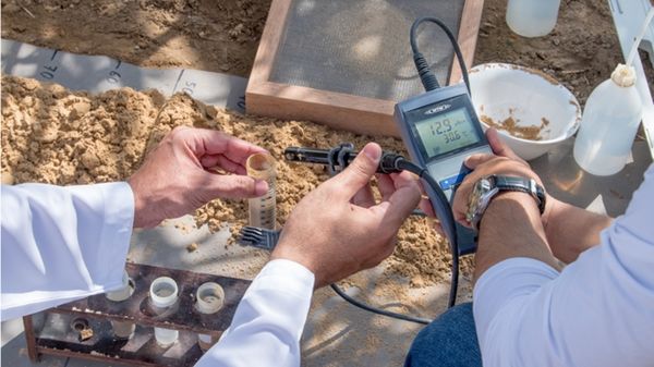 "بيئة أبوظبي" تصدر قراراً بشأن تقييم وإدارة المخاطر الناتجة عن تلوث التربة في الإمارة