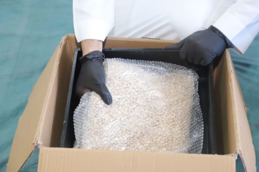 جدة.. إحباط تهريب أكثر من 1.9 مليون قرص من الإمفيتامين المخدر