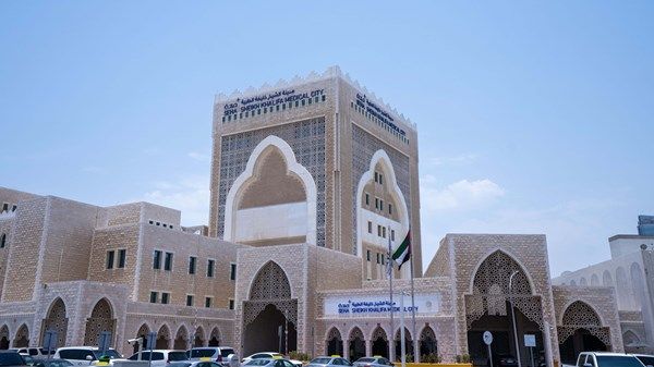 "خليفة الطبية" تنجح في علاج عيب خلقي في القلب لطفل حديث الولادة