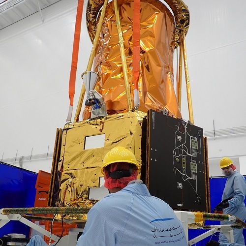 الامارات | فريق مهمة محمد بن زايد سات يكمل الاختبارات النهائية على القمر الاصطناعي الأكثر تطوراً في المنطقة