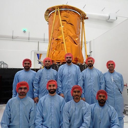 الامارات | فريق مهمة محمد بن زايد سات يكمل الاختبارات النهائية على القمر الاصطناعي الأكثر تطوراً في المنطقة