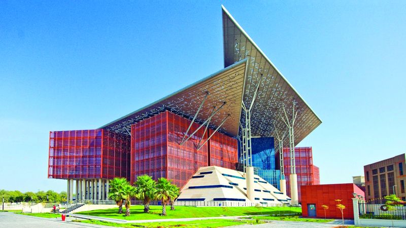 الامارات | فتاة تتهم صديقها بتدمير سيارتها وارتكاب مخالفات  بـ 10 آلاف درهم