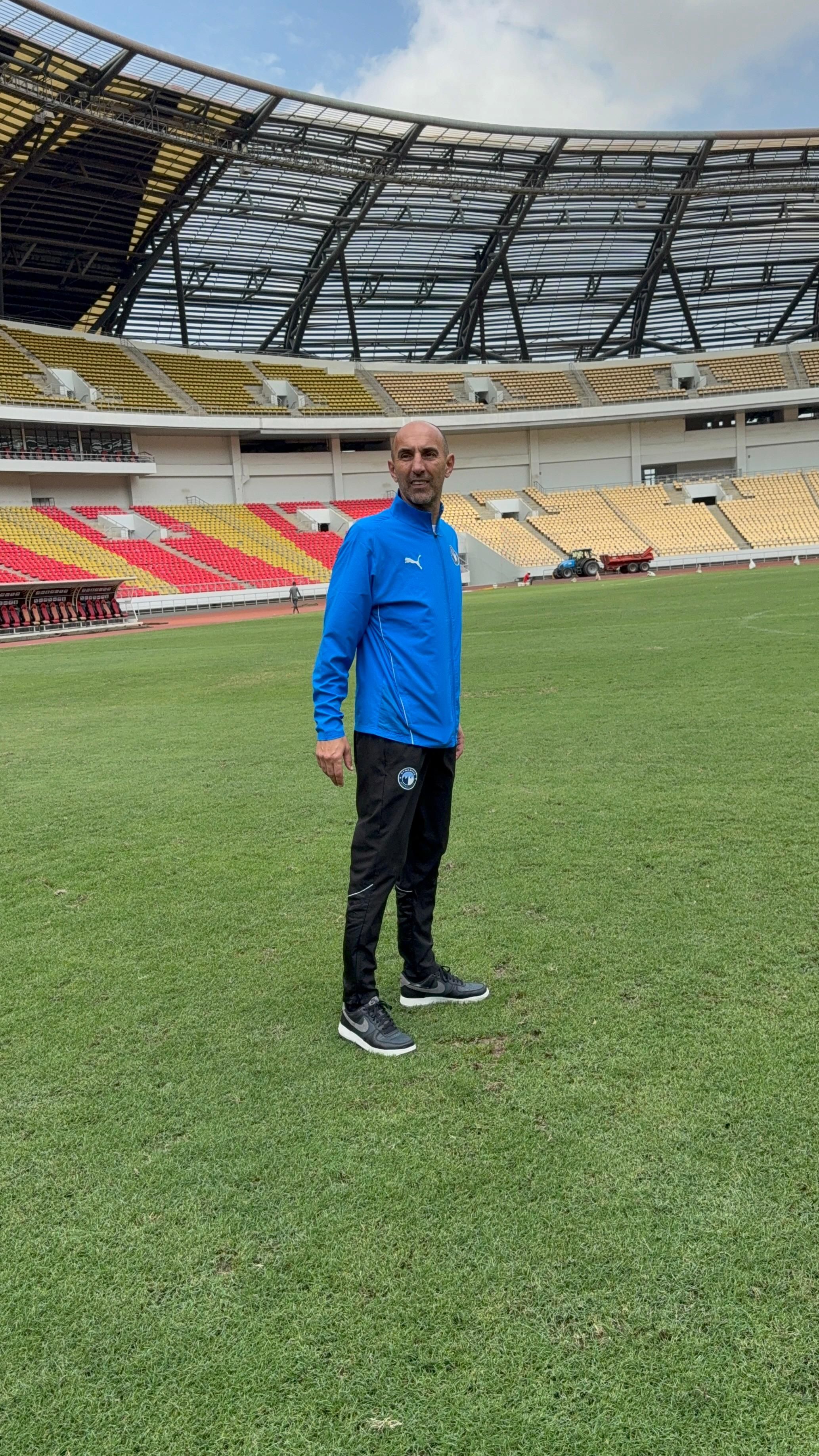 مدرب بيراميدز يبدى رضاه عن ملعب مواجهة ساجرادا.. صور